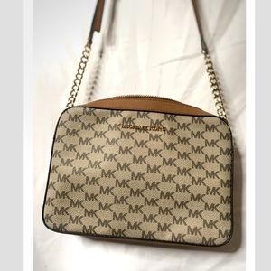 Michael kors crossbody